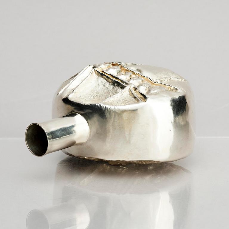 Lars Arby, a sterling silver bottle, mark of Lars Arby, Gothenburg, Sweden 1979.