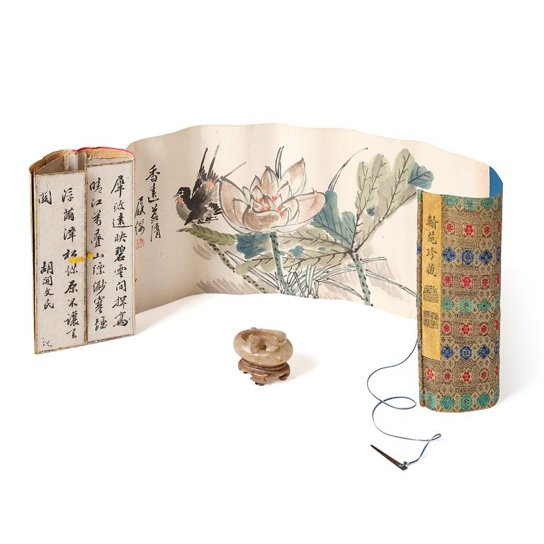 A Soapstone brush washer, a presentation box for Hu Kaiwen brand, with a painting by Lushu, late Qing dynasty, 1900.