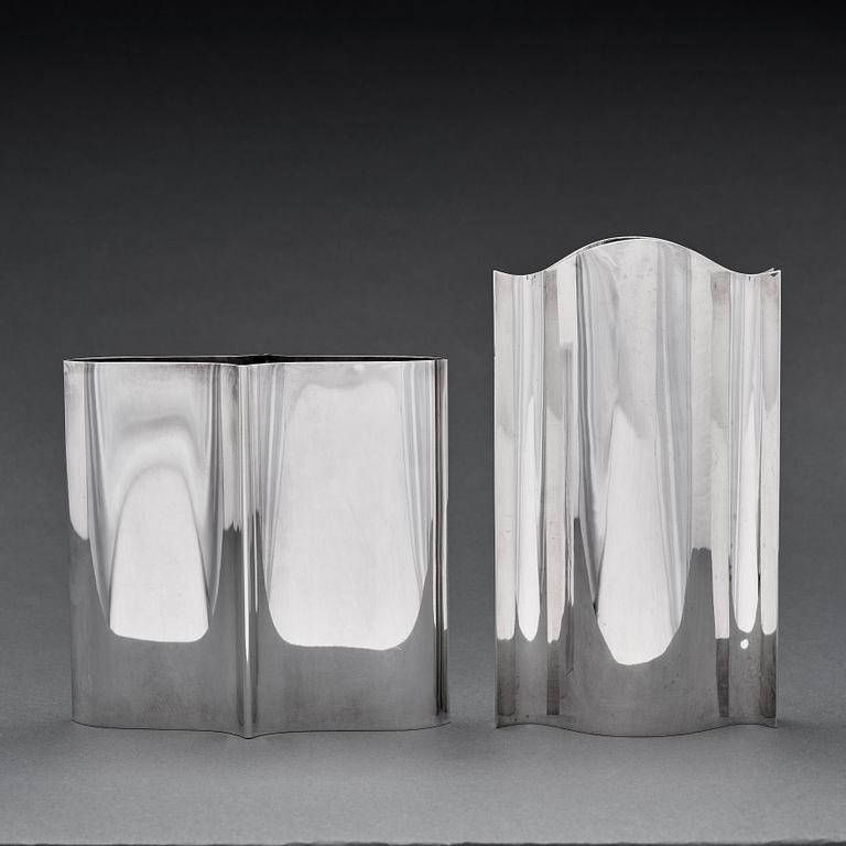 Theresia Hvorslev, vaser två st, Lidköping, 1973-74, sterling silver.