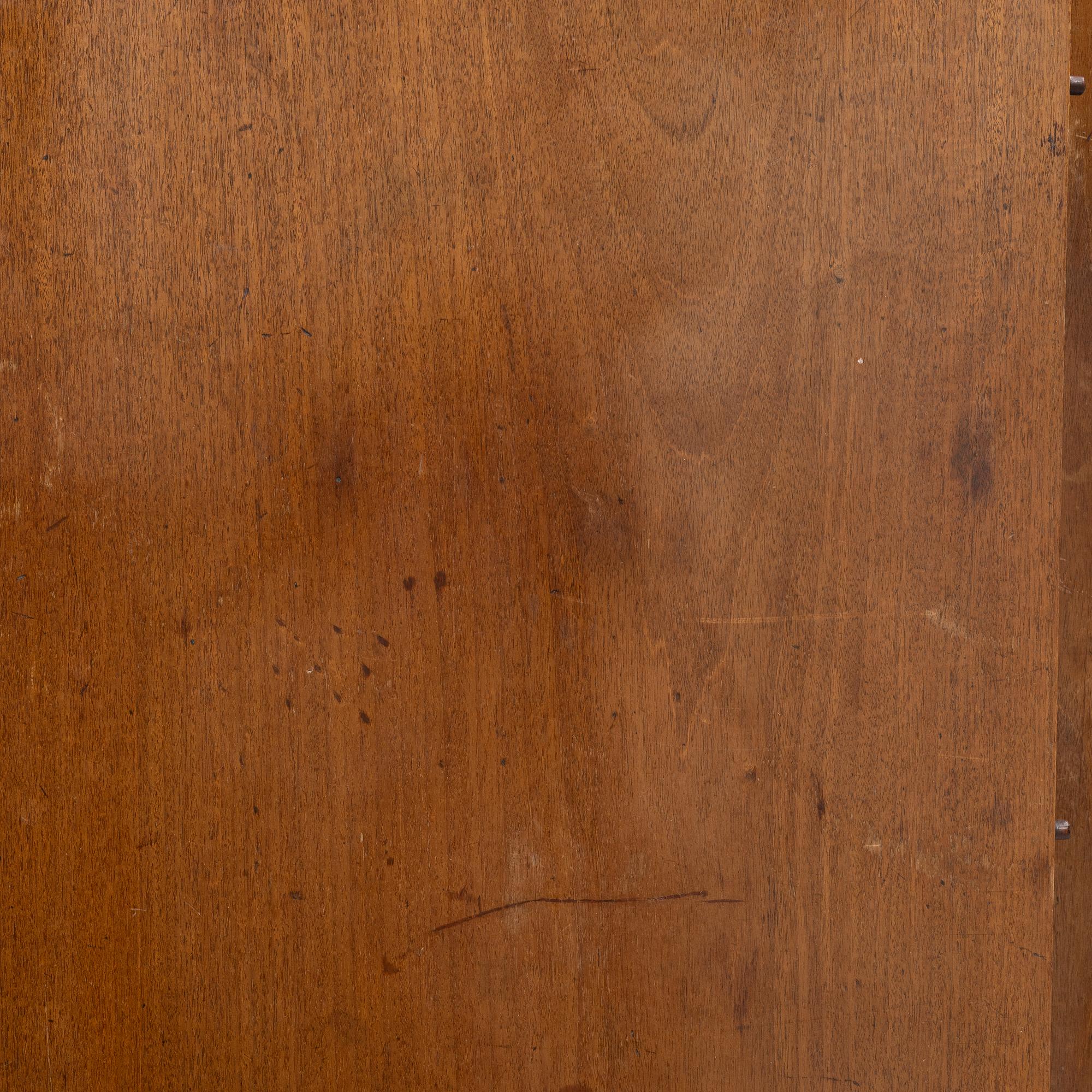 A dining table, England, 19th century.