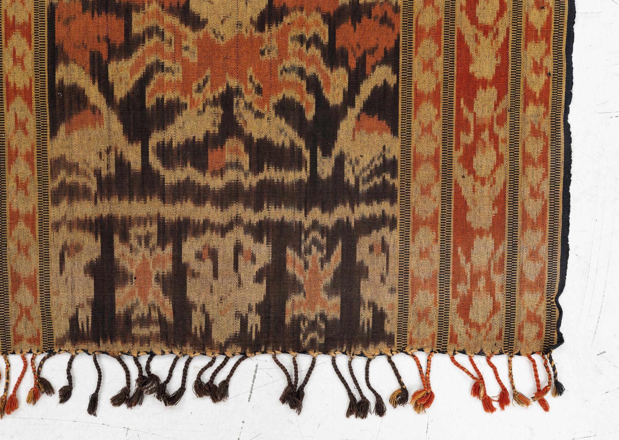 A semi-antique Sumba Ikat Hinggi, Indonesia. Ca 98 x 57 cm.