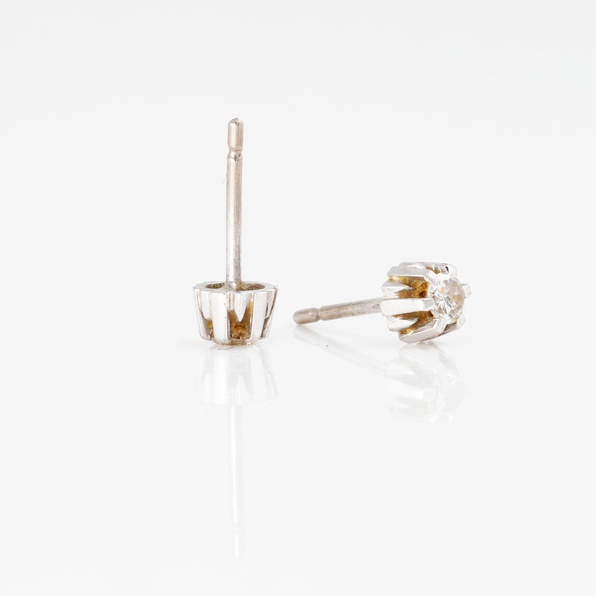 ÖRHÄNGEN, ett par med briljantslipade diamanter ca 0.20 ct.