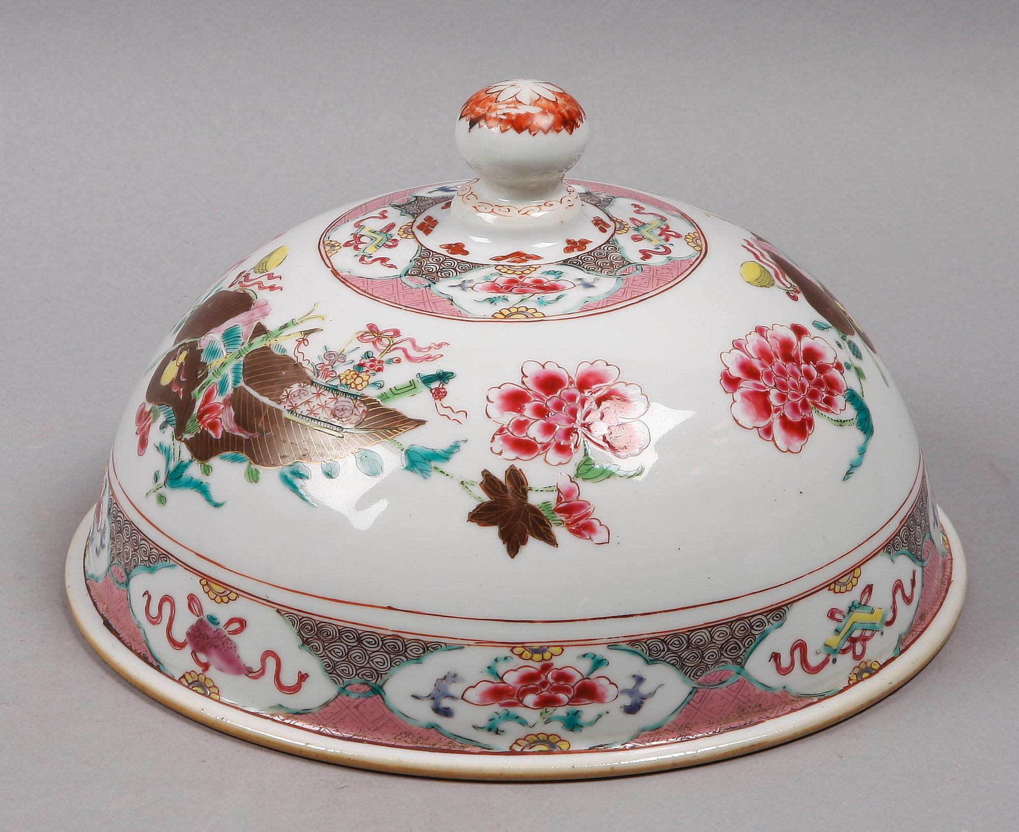 VÄRMEHUV, porslin, Kina. 1700-tal.