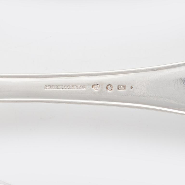 CG Hallberg, bestickuppsättning, 147 delar, silver, modell "Svensk Spetsig". Bl a Stockholm 1906.