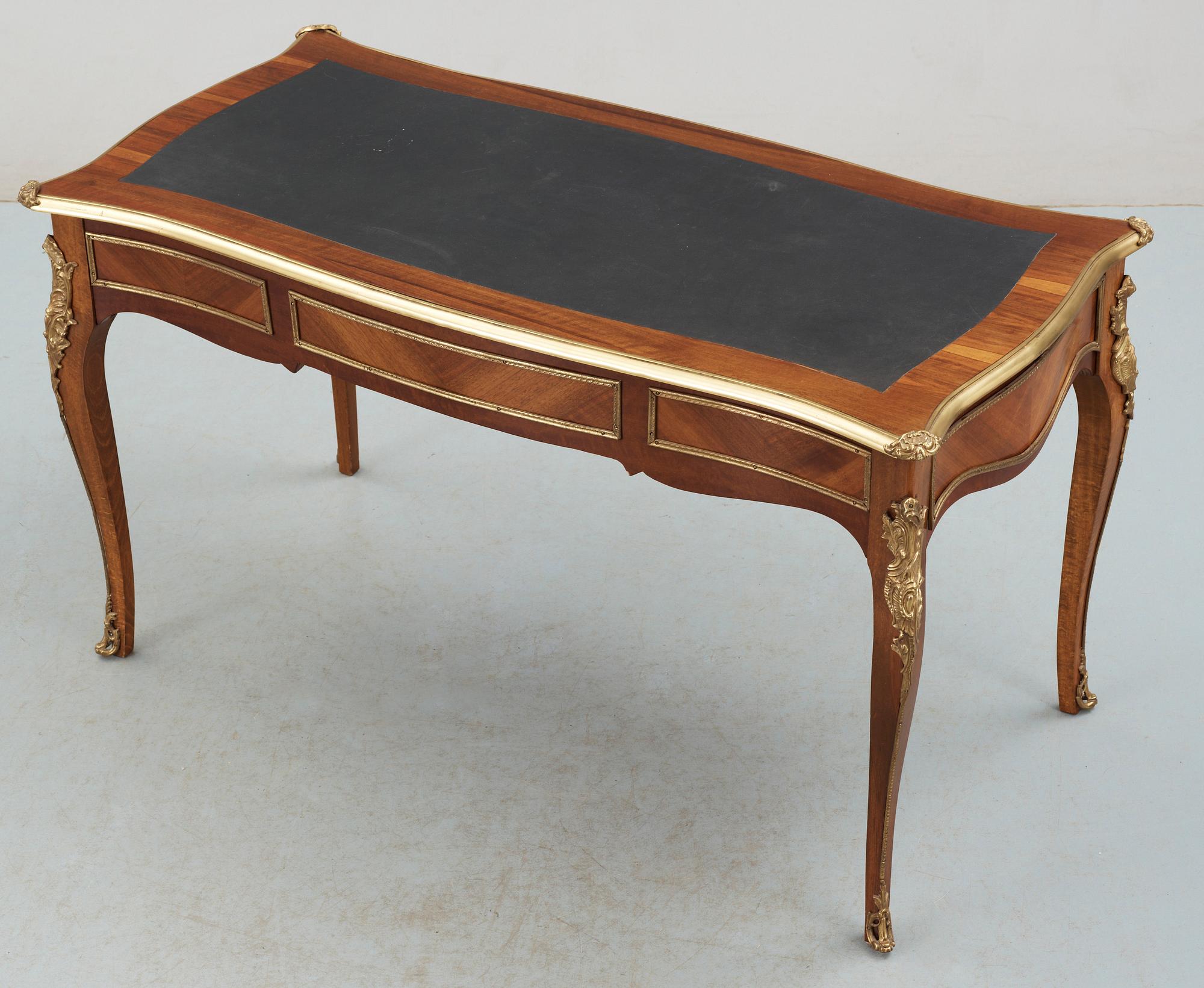 SKRIVBORD, rokokostil, 1900-talets andra hälft.
