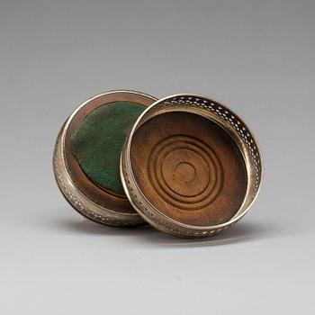 COASTERS, ett par, silver, AC & S´s LD. London, England, 1968-69.