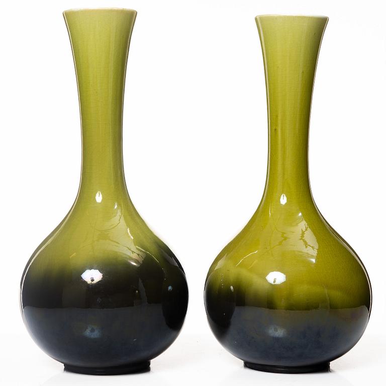 Vaser, ett par, flintgods, jugend, Rörstrand, 1900-talets början.