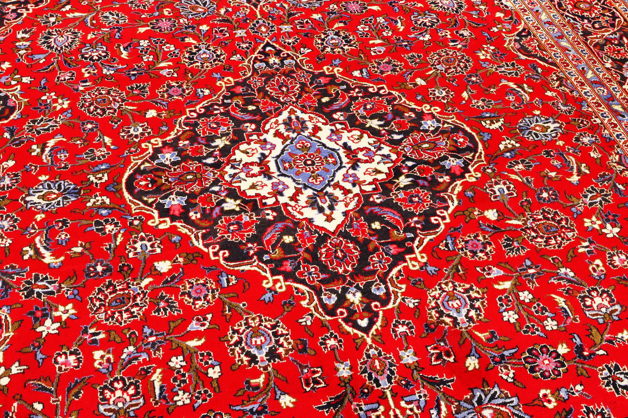 Matta, Keshan, ca 410 x 295 cm.