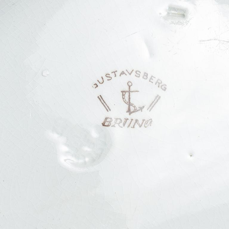 Wilhelm Kåge, 28 pieces of a ceamware 'Bruno' dinner service, Gustavsberg, Sweden, 1929-30.