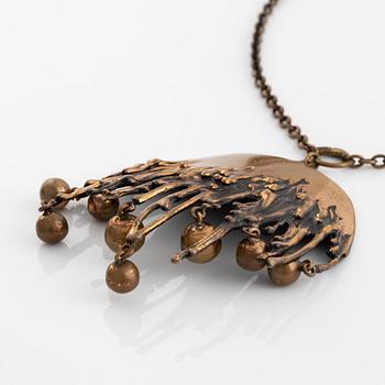 Pentti Sarpaneva, bronze organic pendant with chain, Finland 1960's.