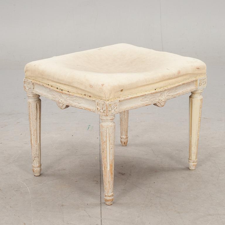 TABURETT, sengustaviansk, omkring 1800.