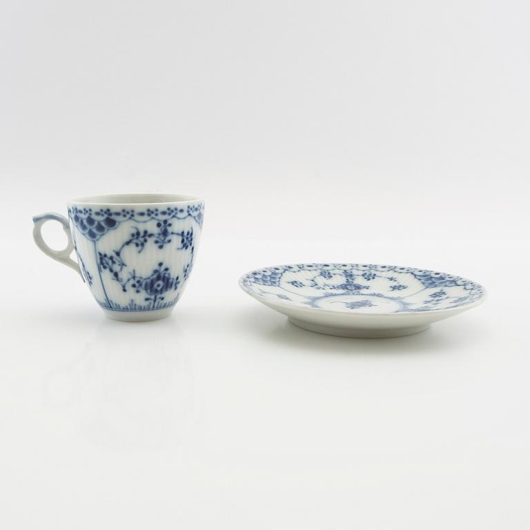 Service "Musselmalet" 13 dl Royal Copenhagen Denmark porcelain.