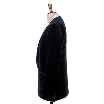 DOLCE & GABBANA, a black velvet men´s dinner jacket, size 52.