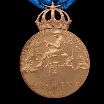 MEDALJ, guld 18k, 1963. Vikt ca 30 gram.