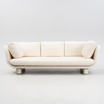 TAF Arkitekter, soffa, "Famna", Firma Svenskt Tenn, 2022.