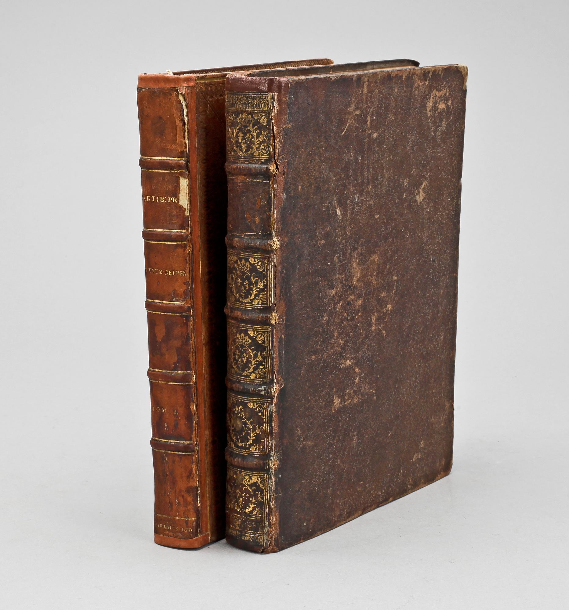 BÖCKER, 2 st, bla "Catulli Opera...", av Gaius Valerius, Paris 1685.