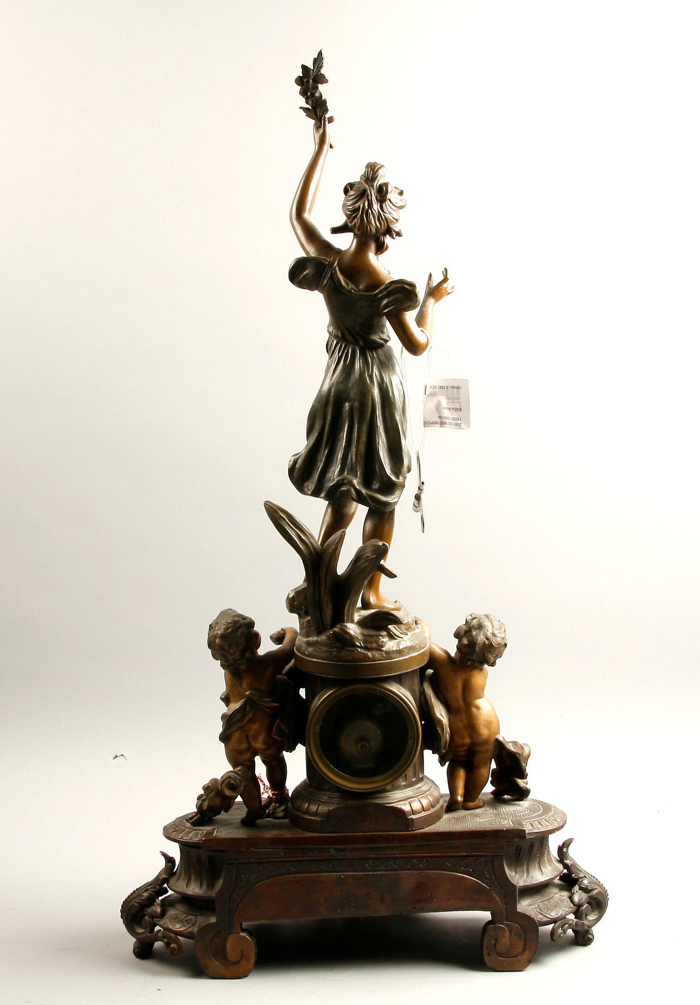 BORDSPENDYL, nyrenässans. 1800/1900-tal.