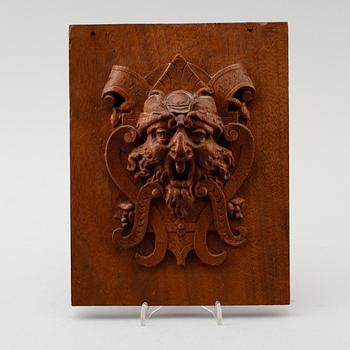 VÄGGRELIEF, 1900-talets första hälft.