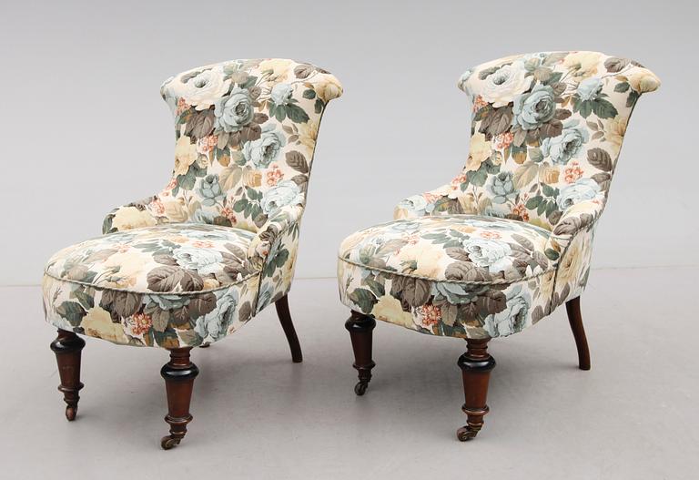 FÅTÖLJER, 1 par, omkring år 1900.