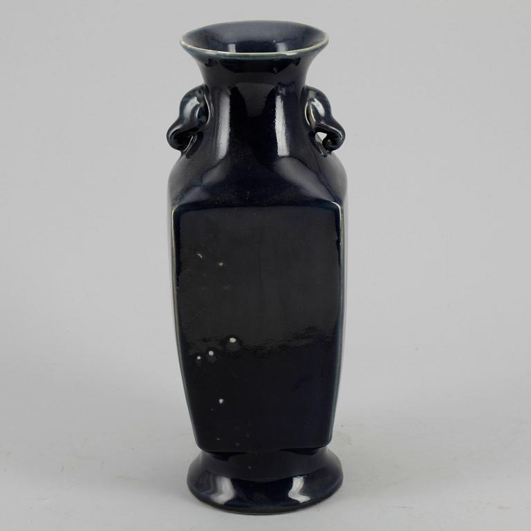 VAS, porslin, Kina, 1900-tal.