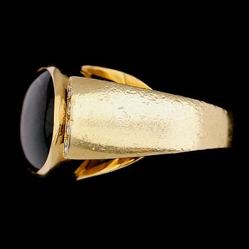 RING, 18 k guld, OC Stockholm 1986. Briljantslipade diamanter. Vikt ca 18,1 g.
