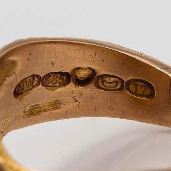 Helky Juvonen, ring, 14K guld och odlad pärla. Westerback, Helsingfors 1972.