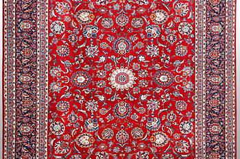 A carpet, Kashan, ca 380 x 280 cm.