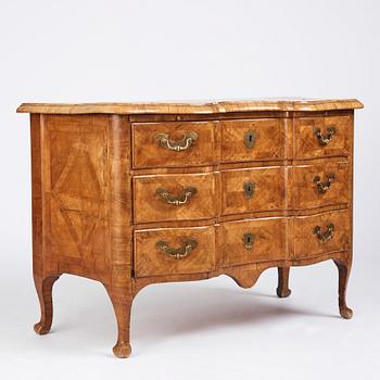 A late Baroque walnut-veneered chest of drawers by J. H. Fürloh (master 1724-1745).