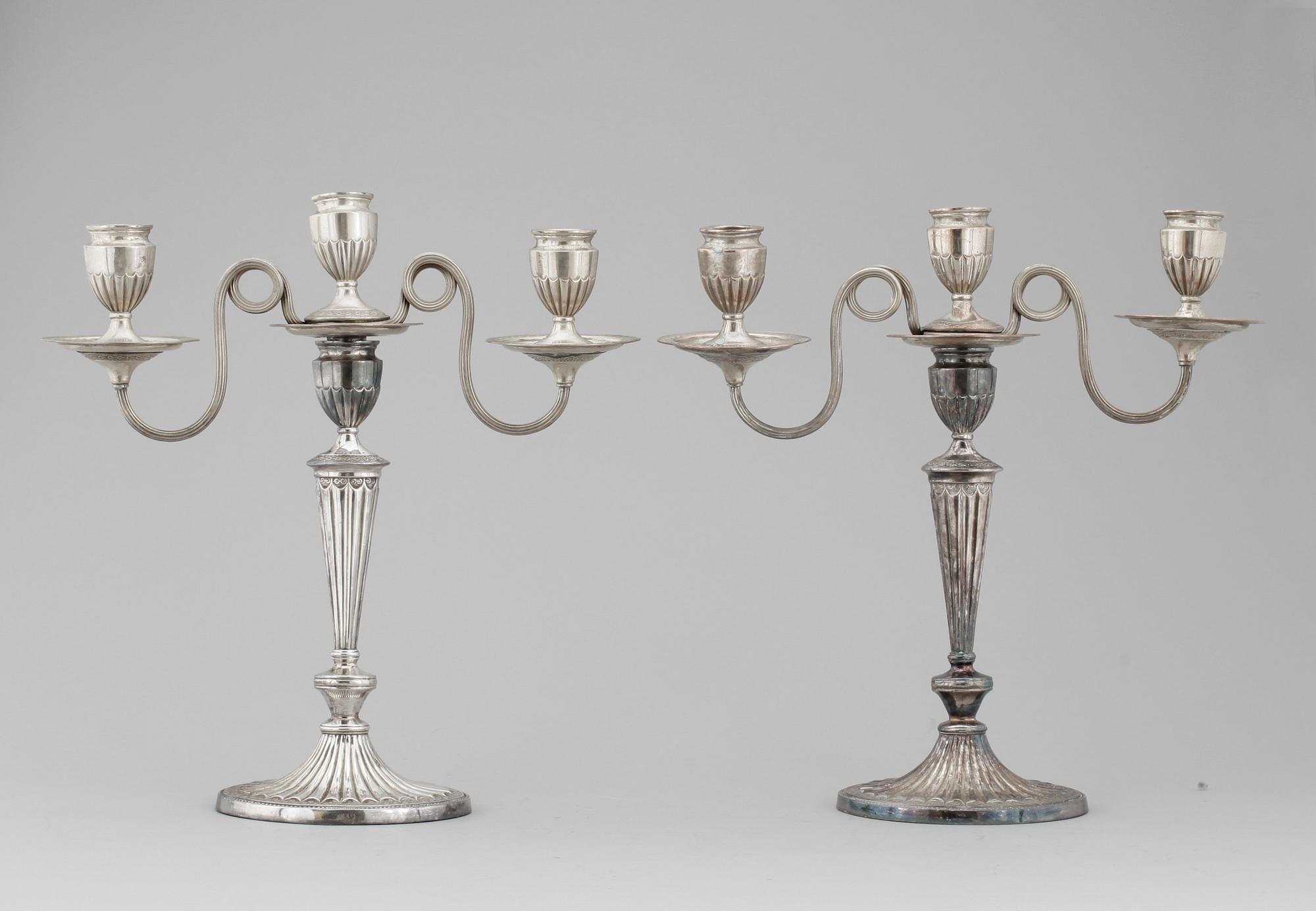 KANDELABRAR, ett par, nysilver, sengustaviansk stil, 1900-tal.