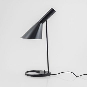 Arne Jacobsen, bordslampa, "AJ", Louis Poulsen, Danmark.