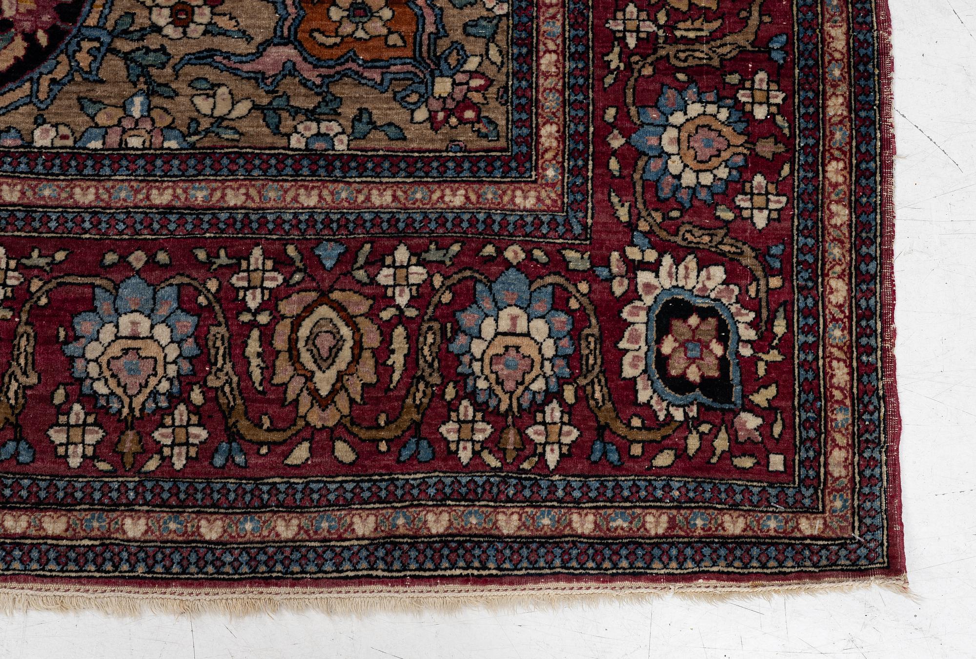 Carpet, Isfahan, antique, approx. 210 x 135 cm.