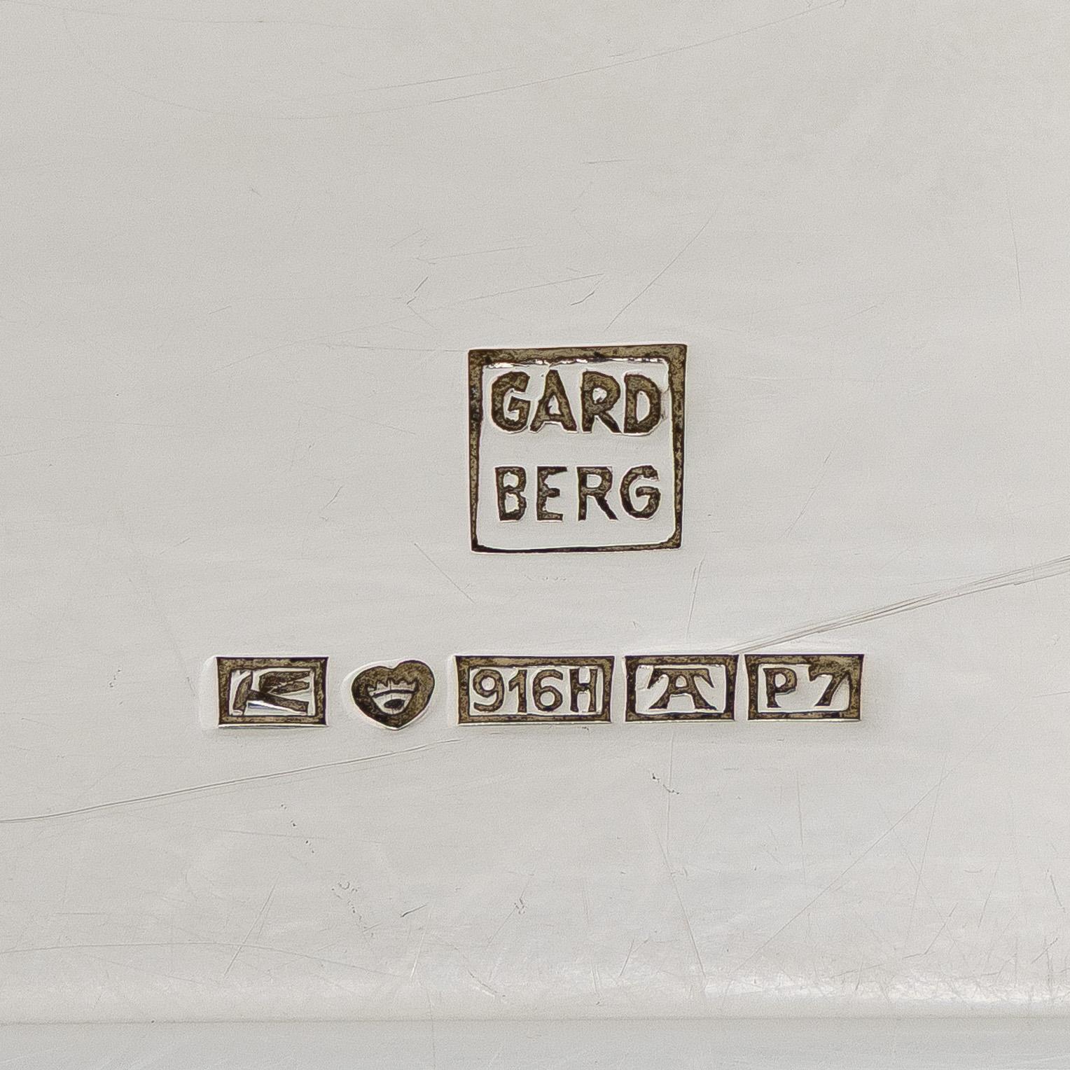 Bertel Gardberg, A lidded silver box with rosewood interior,  for Kultateollisuus, Turku 1968.