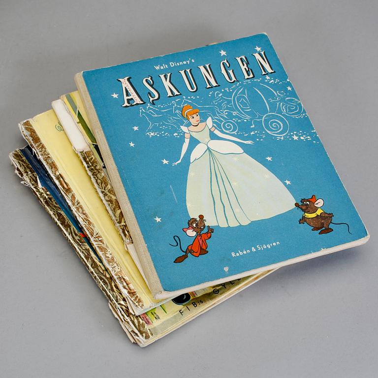 SERIETIDNINGAR OCH SERIEBÖCKER, 90 st. Kalle Anka, Åsa-Nisse, 91:an, Walt Disney, Dennis. 1950-/60-tal.
