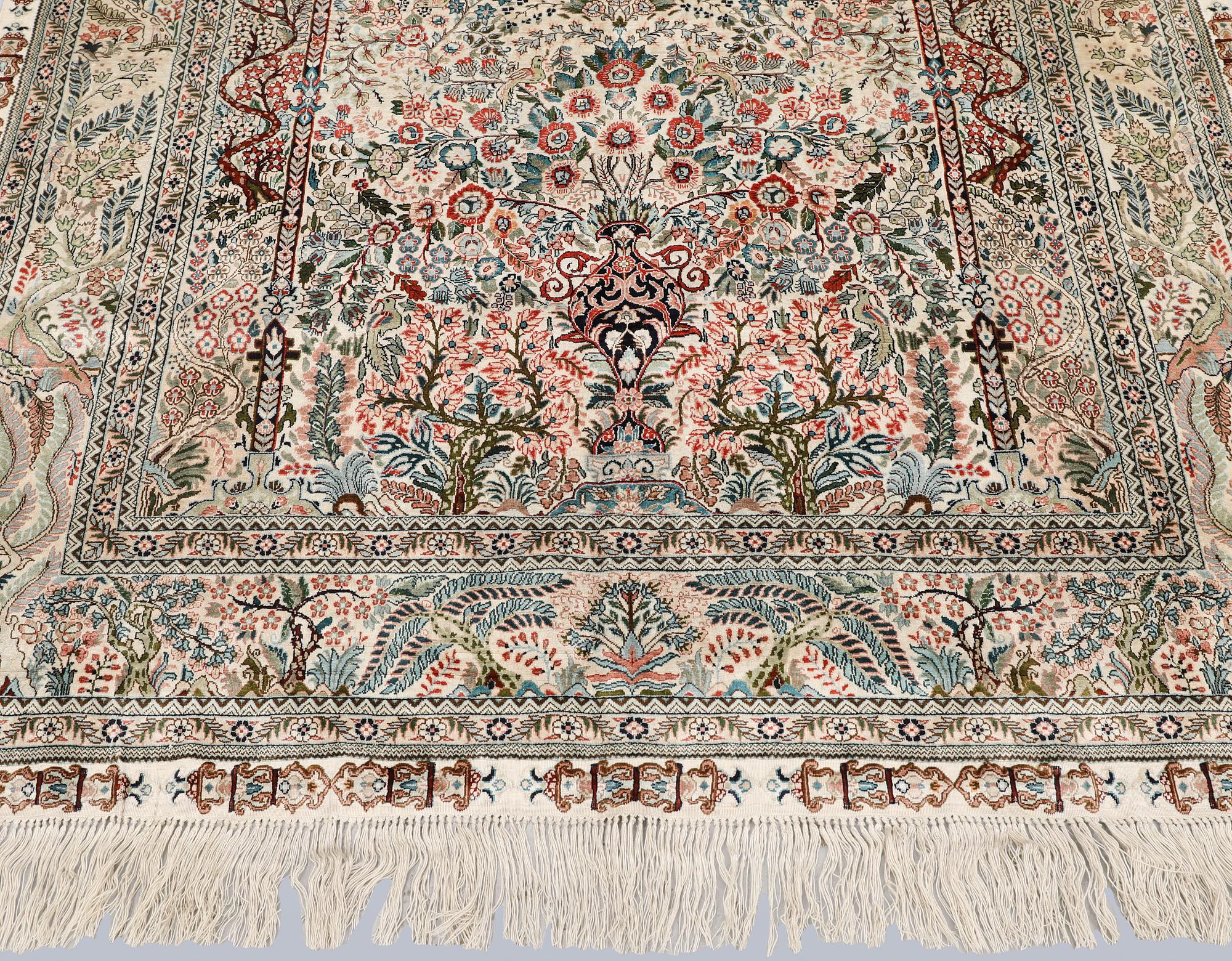 Matta, silke, orientalisk, ca 184 x 116 cm.