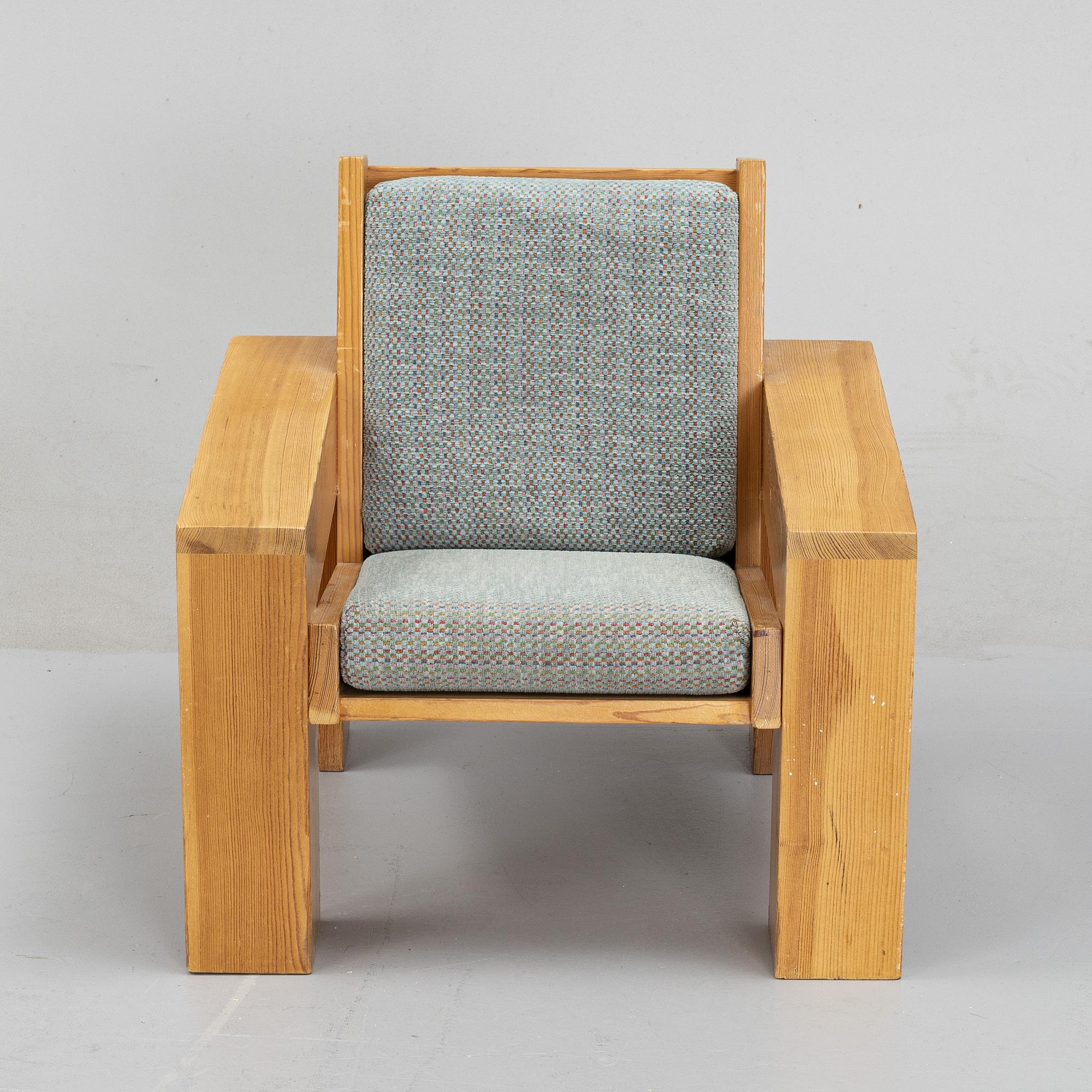 Barnmöbler, fåtölj och pallar, 4 st, 1970-tal.