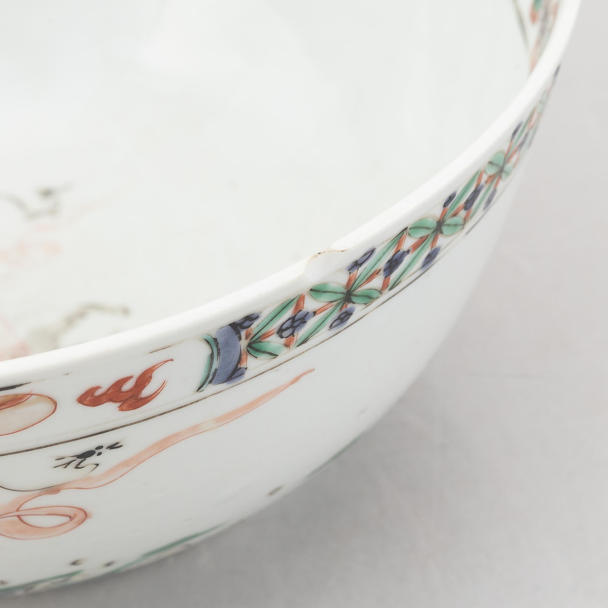 A wucai porcelain bowl, China, Qingdynasty, early 18th century.