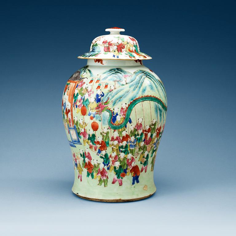 A famille rose jar, Qing dynasty, 19th Century.
