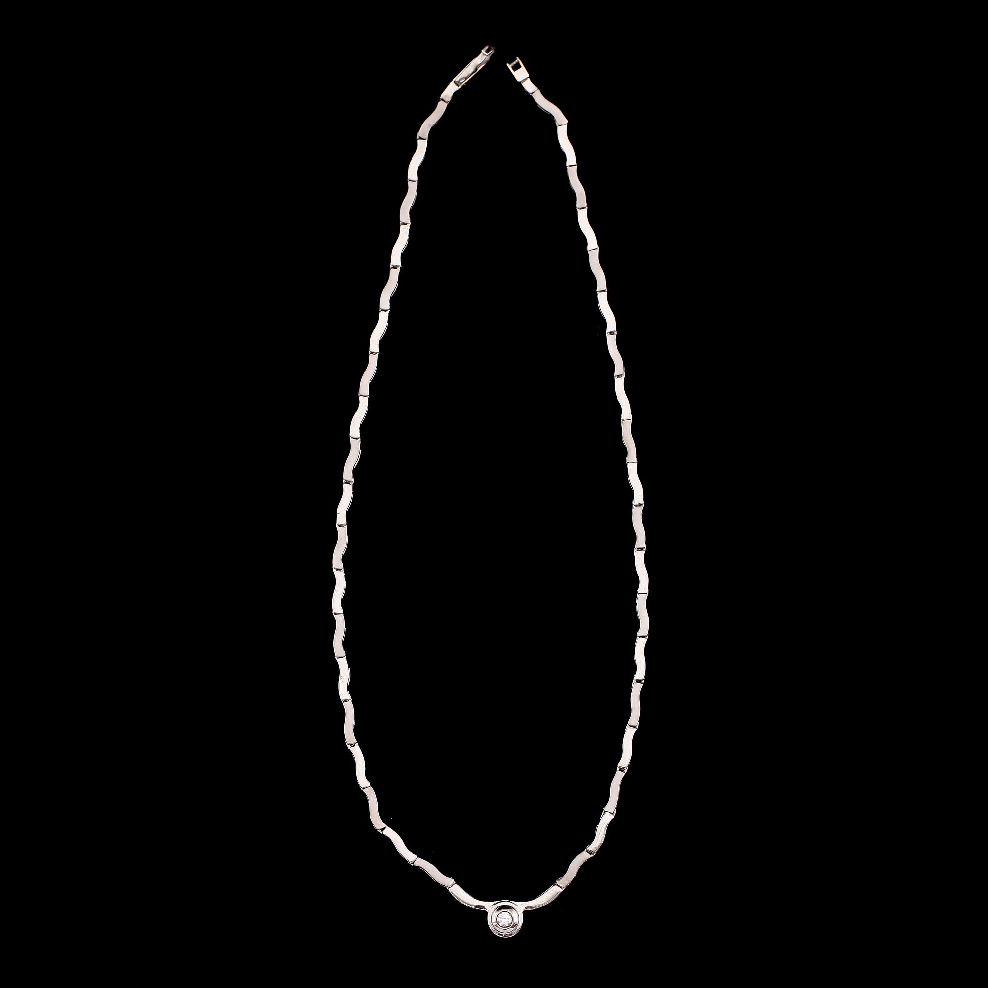 COLLIER, 14 k vitguld, briljantslipad diamant. Total vikt ca 19 g.