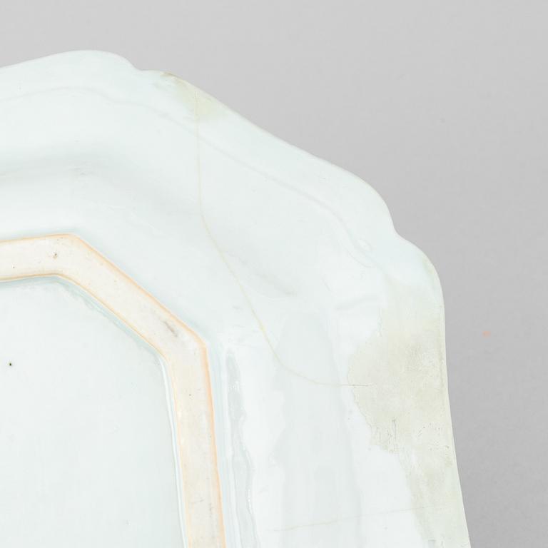 A chinese blue and white serving dish, Qianlong (1736-95).