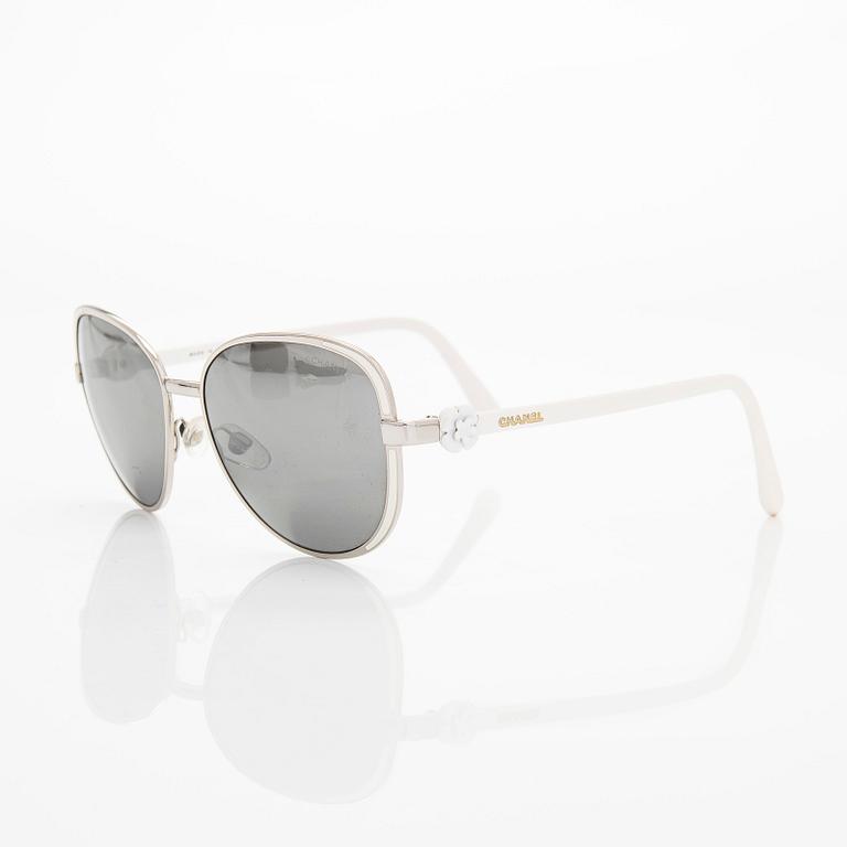 Chanel, 'Camellia' sunglasses. - Bukowskis