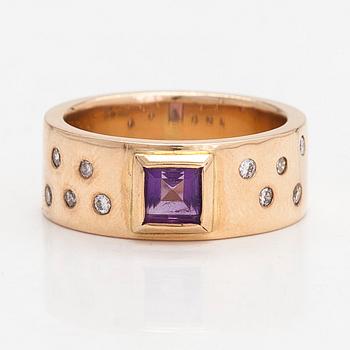A 14K gold ring with amethyst and diamonds ca. 0.13 ct in total. Finnish hallmarks.