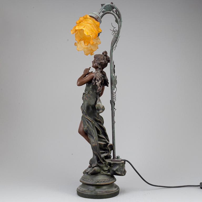 An Art Nouveau style table lamp.