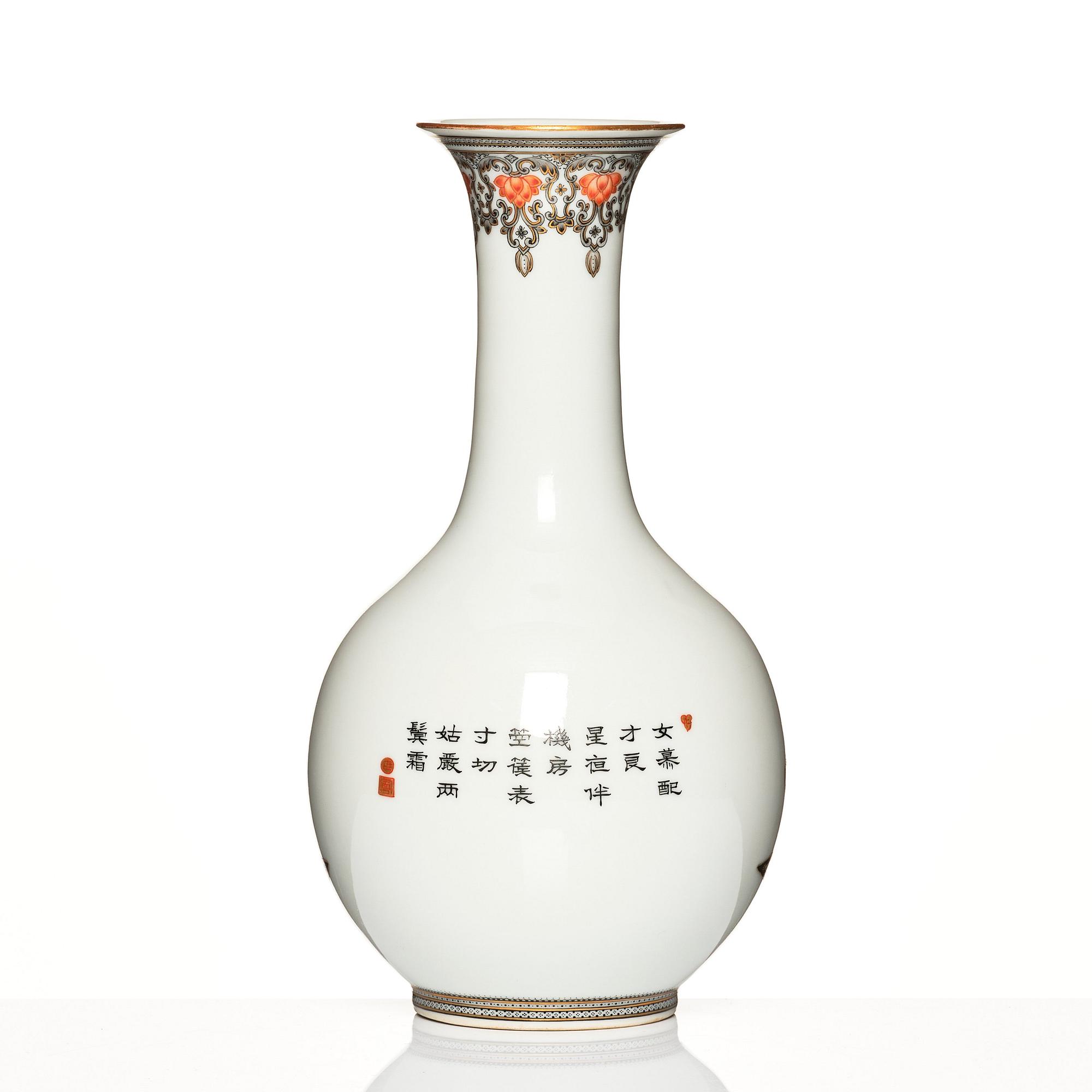 A finely painted Chinese vase, 20th Century.