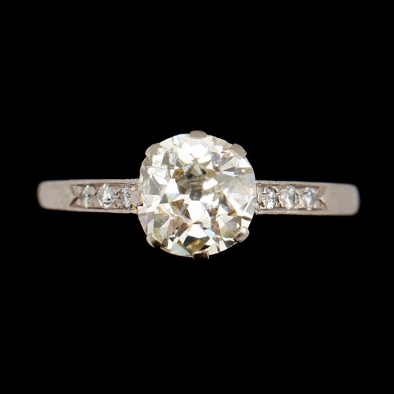 RING, 18 k vitguld, med solitär diamant 1.80 ct.
