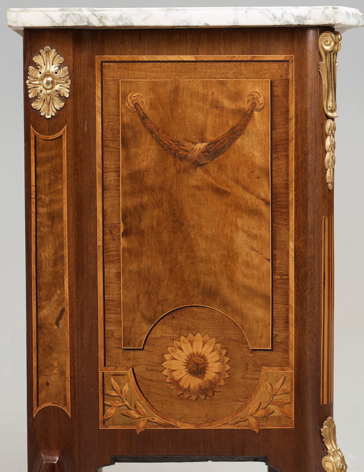 BYRÅ, signerad och daterad Haupt 1784 (mästare i Stockholm 1770-1784). Gustaviansk.