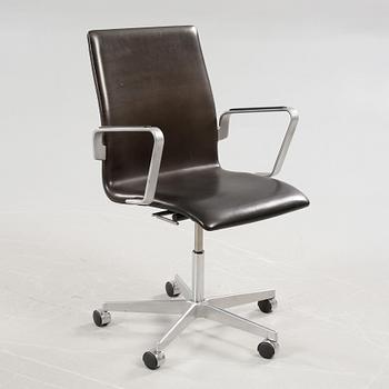 A desk chair, model Oxford, designed by Arne Jacobsen for Fritz Hansen, 2005.