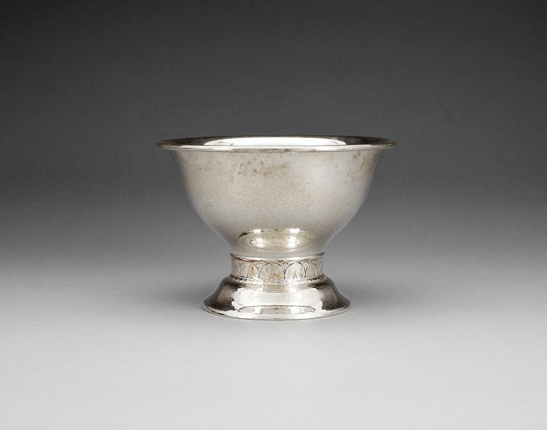 SKÅL, silver, C.G. Hallberg, Stockholm 1923. Ca 352g.