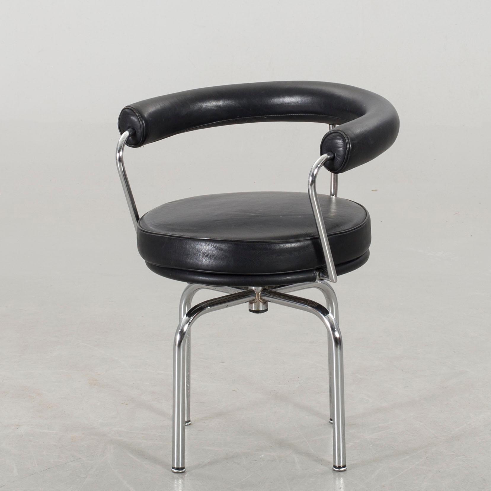 LE CORBUSIER, snurrfåtölj "LC7" Cassina 1900-talets senare del.