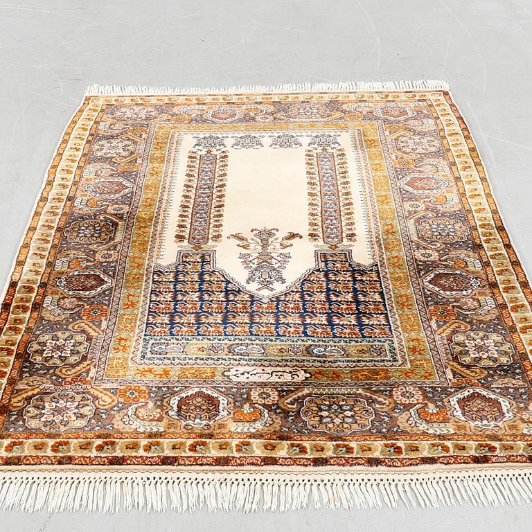 Matta orientalisk semiantik signerad ca 195x129 cm.