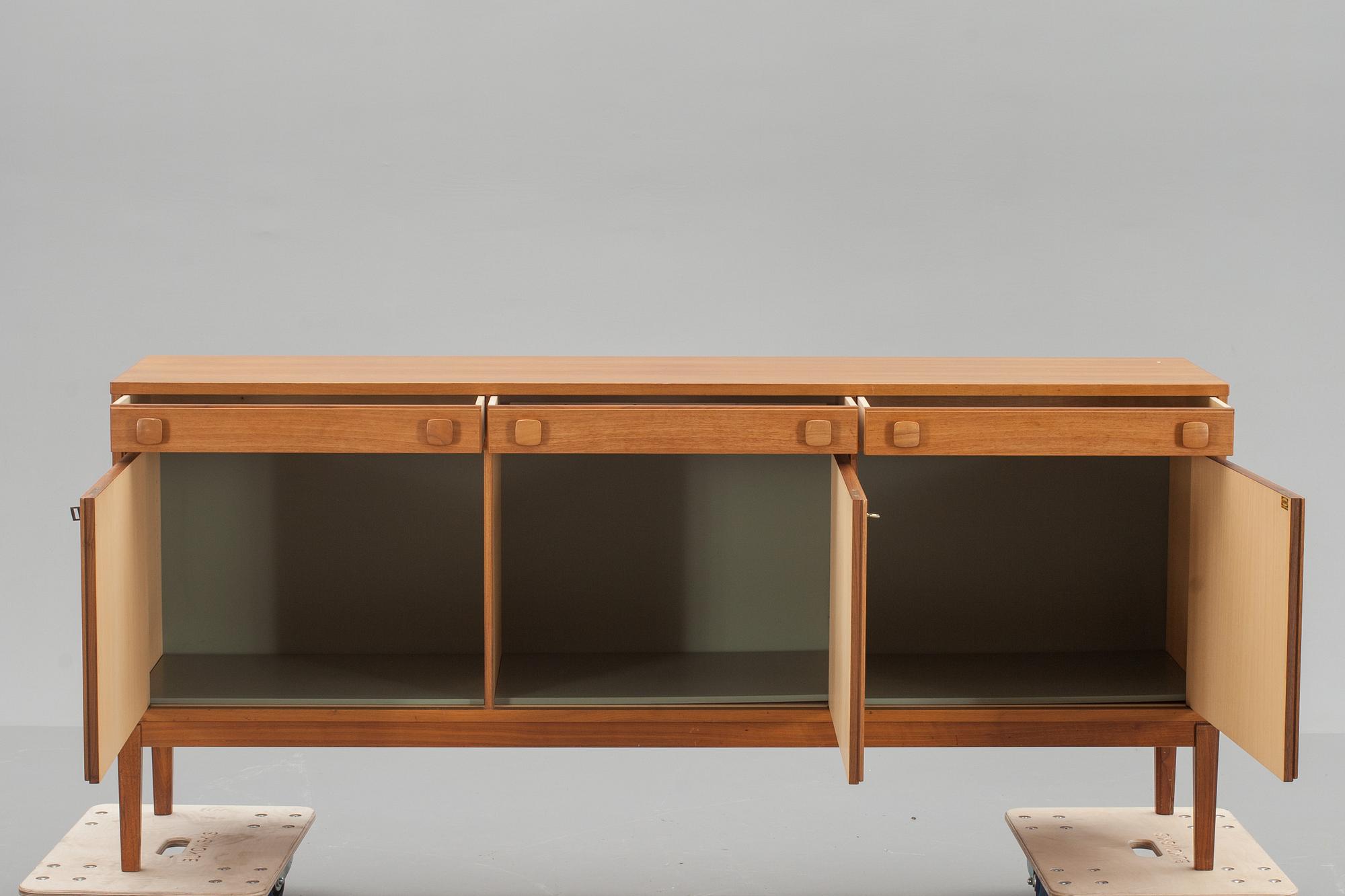 SIDEBOARD, Ulferts, Tibro, 1900-talets andra hälft.